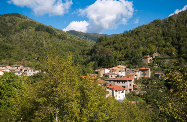 Piccolo villaggio di montagna in Toscana
