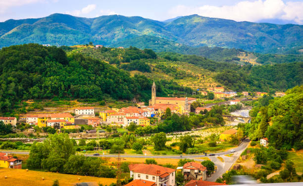 Vista panoramica su un borgo di montagna toscano